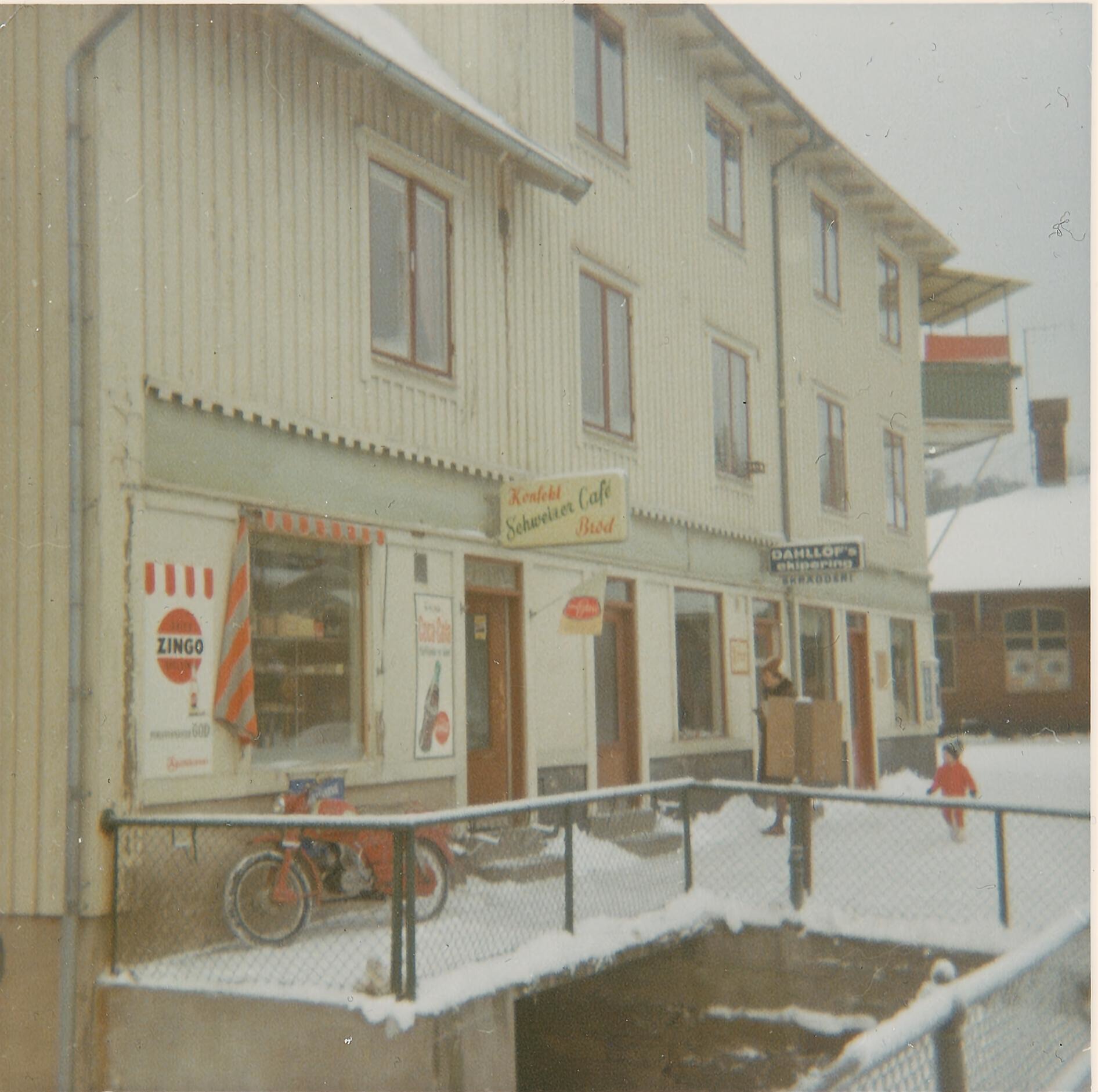 Centrumhuset med stationen i bakgrunden – Nov 1966 – Foto Ingemar Rapp